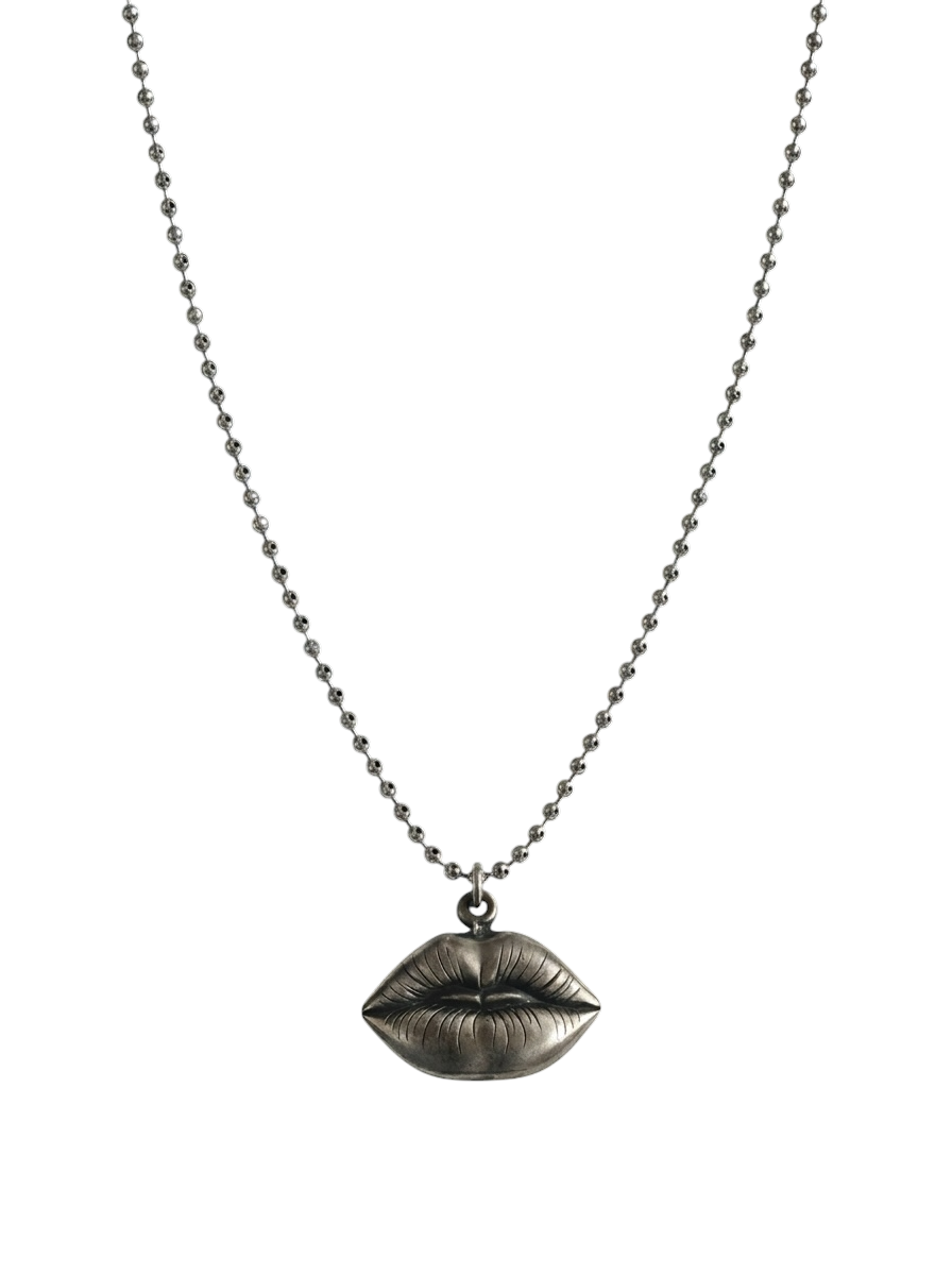 Kiss Pendant